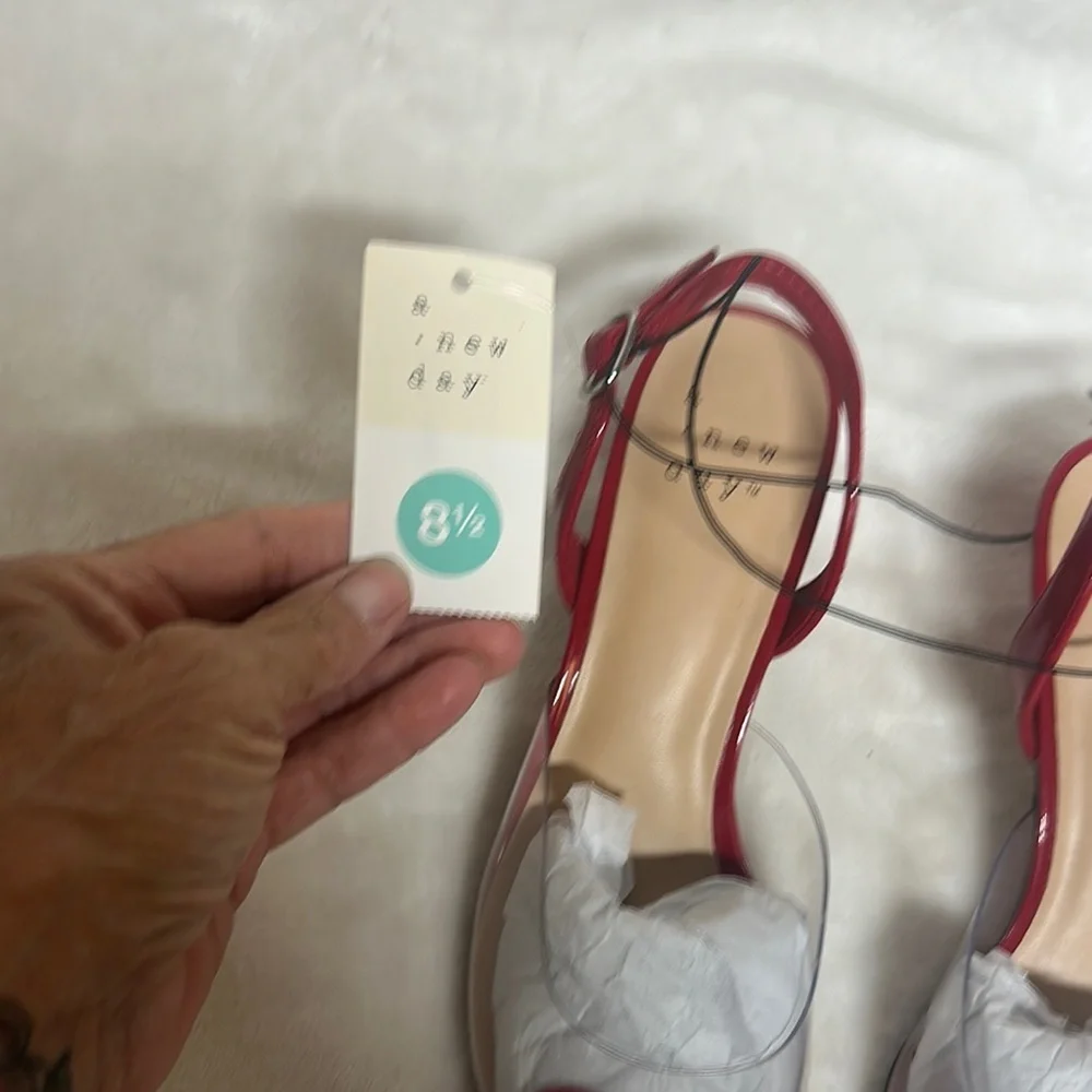 A New Day Red and White Heels with Pointed Toe - Picture 3 of 10